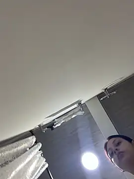 Snapshot of HayleyRoss_ chatting on 07/17/26, 11:06 HayleyRoss online show from 07/17/26, 11:06
