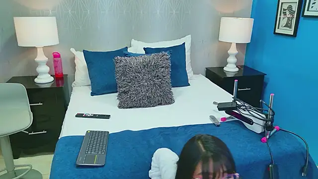 Snapshot of VioletSweetts chatting on 04/28/26, 09:31 VioletSweetts online show from 04/28/26, 09:31