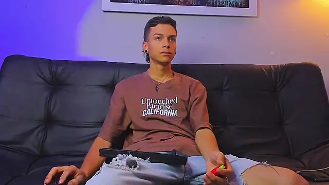 Snapshot of Noahh_Sky chatting on 04/28/26, 04:39 Noahh Sky online show from 04/28/26, 04:39