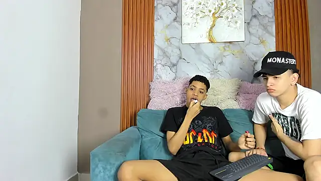 Snapshot of LOVE_GUYS1 chatting on 05/18/26, 01:17 LOVE GUYS1 online show from 05/18/26, 01:17