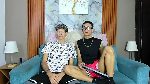 Snapshot of KING_BOYS2026 chatting on 04/29/26, 01:32 KING BOYS2026 online show from 04/29/26, 01:32