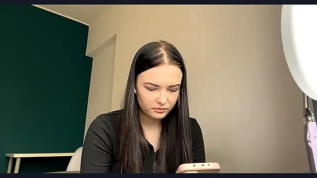 Snapshot of AmbientInvalid chatting on 04/28/26, 01:05 AmbientInvalid online show from 04/28/26, 01:05