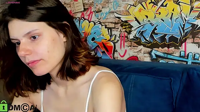 Snapshot of Kira_Be11 chatting on 06/25/26, 01:16 Kira Be11 online show from 06/25/26, 01:16
