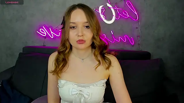 Emmaa Kimm online show from 06/05/26, 06:52