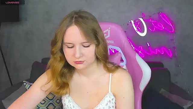 Emmaa Kimm online show from 06/18/26, 12:44
