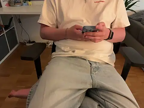 hotbiboy2003 online show from 05/05/26, 03:53