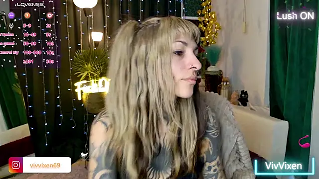 Snapshot of VivVixen chatting on 05/19/26, 05:52 VivVixen online show from 05/19/26, 05:52