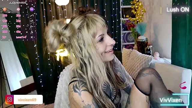 Snapshot of VivVixen chatting on 06/01/26, 02:08 VivVixen online show from 06/01/26, 02:08