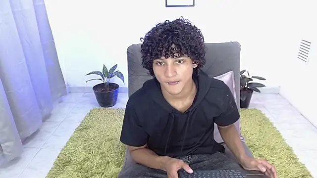 Snapshot of hades_derox_ chatting on 06/12/26, 12:20 hades derox online show from 06/12/26, 12:20