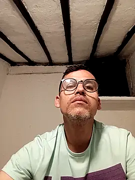 Snapshot of jairo43 chatting on 04/29/26, 11:14 jairo43 online show from 04/29/26, 11:14