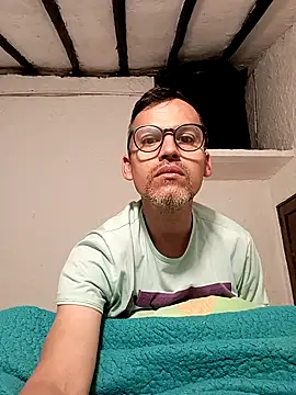 Snapshot of jairo43 chatting on 04/30/26, 11:05 jairo43 online show from 04/30/26, 11:05