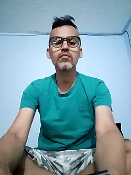 Snapshot of jairo43 chatting on 05/11/26, 02:23 jairo43 online show from 05/11/26, 02:23