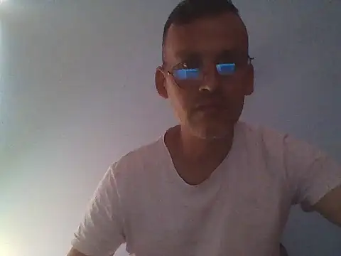 Snapshot of jairo43 chatting on 07/04/26, 02:23 jairo43 online show from 07/04/26, 02:23
