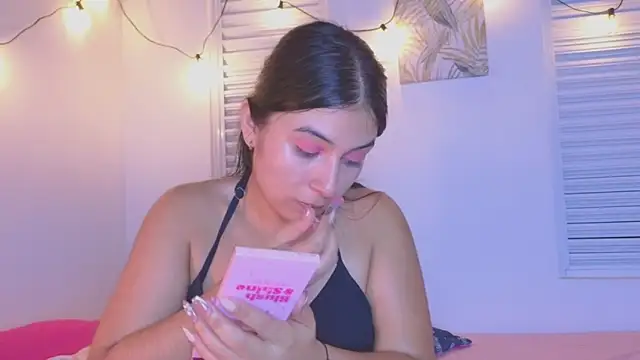 Snapshot of VictoriaaLopez chatting on 06/10/26, 04:12 VictoriaaLopez online show from 06/10/26, 04:12