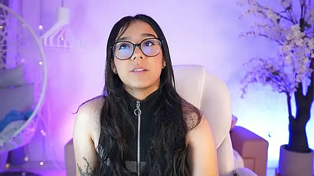 Snapshot of VioletJoness_ chatting on 07/30/26, 11:42 VioletJoness online show from 07/30/26, 11:42