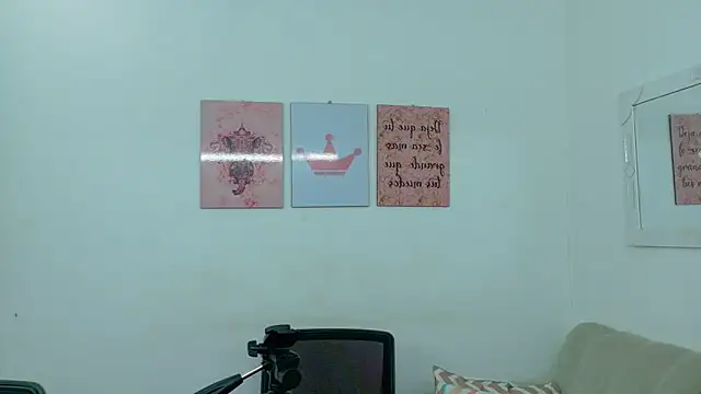 Snapshot of Zoe_rousse01 chatting on 05/16/26, 08:07 Zoe rousse01 online show from 05/16/26, 08:07