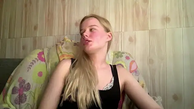 Snapshot of Malinwitch chatting on 07/09/26, 03:49 Malinwitch online show from 07/09/26, 03:49