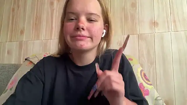 Snapshot of Malinwitch chatting on 07/15/26, 05:34 Malinwitch online show from 07/15/26, 05:34