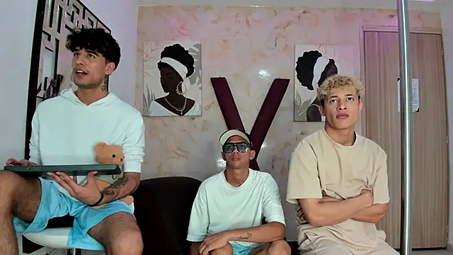 Snapshot of LUCKY_BOX2026 chatting on 04/28/26, 08:25 LUCKY BOX2026 online show from 04/28/26, 08:25