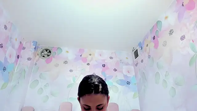 Snapshot of Miabloom19_ chatting on 07/24/26, 11:36 Miabloom19 online show from 07/24/26, 11:36