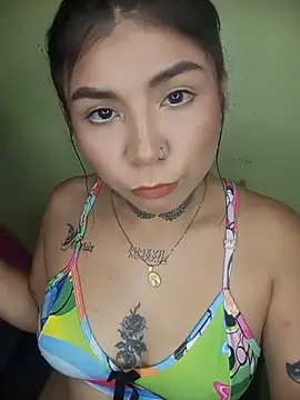 PequenaNena online show from 05/17/26, 02:42