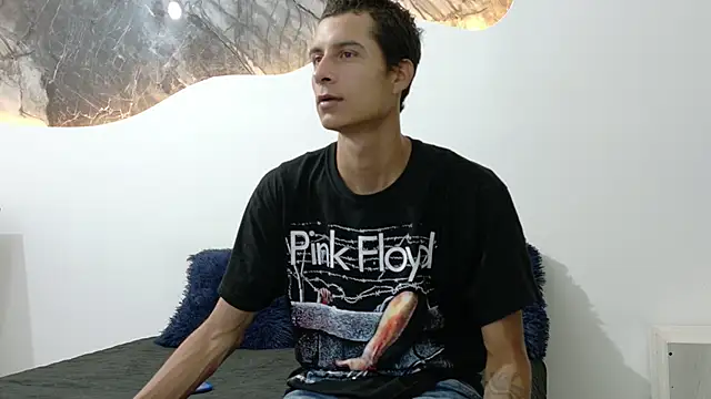 Snapshot of cameronsilverman chatting on 06/15/26, 09:06 cameronsilverman online show from 06/15/26, 09:06