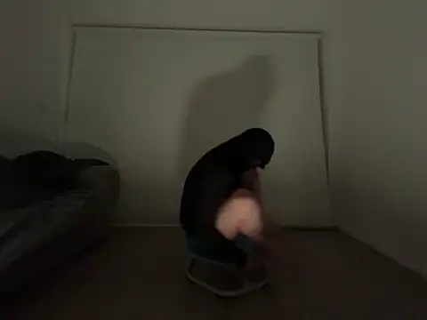 Snapshot of wowkinky1 chatting on 04/29/26, 01:21 wowkinky1 online show from 04/29/26, 01:21