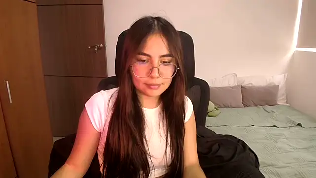 Snapshot of abbyyandmaxx chatting on 06/09/26, 04:07 abbyyandmaxx online show from 06/09/26, 04:07