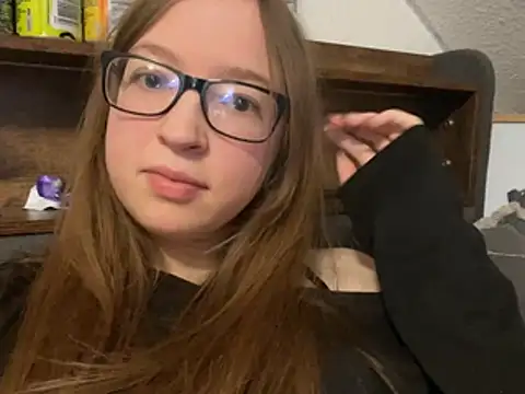 Snapshot of Freaky-Doll chatting on 05/01/26, 06:12 Freaky-Doll online show from 05/01/26, 06:12