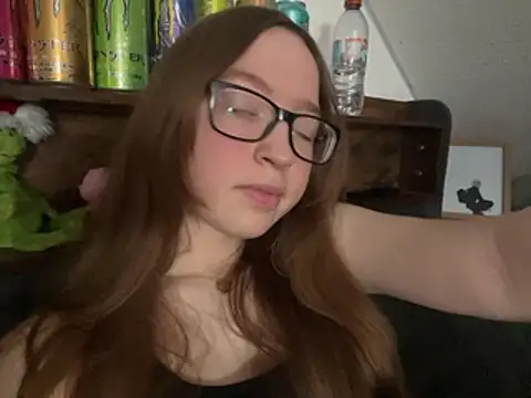 Snapshot of Freaky-Doll chatting on 05/02/26, 04:45 Freaky-Doll online show from 05/02/26, 04:45