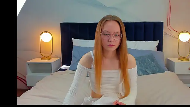 Snapshot of FloraLarsson chatting on 05/28/26, 03:37 FloraLarsson online show from 05/28/26, 03:37
