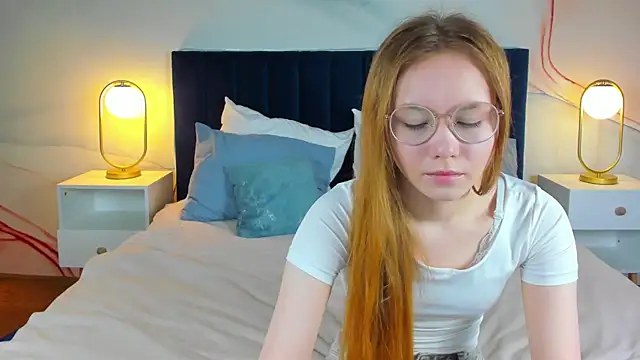 Snapshot of FloraLarsson chatting on 06/04/26, 03:12 FloraLarsson online show from 06/04/26, 03:12