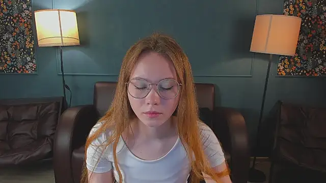 Snapshot of FloraLarsson chatting on 06/10/26, 03:29 FloraLarsson online show from 06/10/26, 03:29