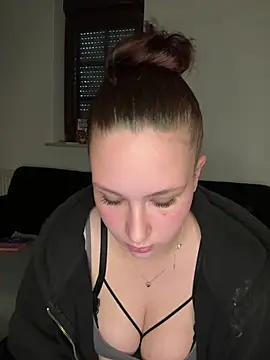 CuteBeaX online show from 06/16/26, 07:05