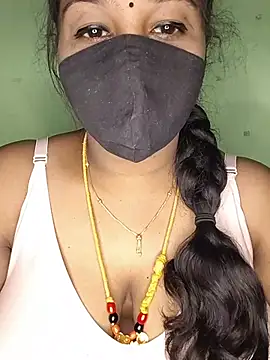 Snapshot of tamil_butterfly chatting on 07/19/26, 07:28 tamil butterfly online show from 07/19/26, 07:28