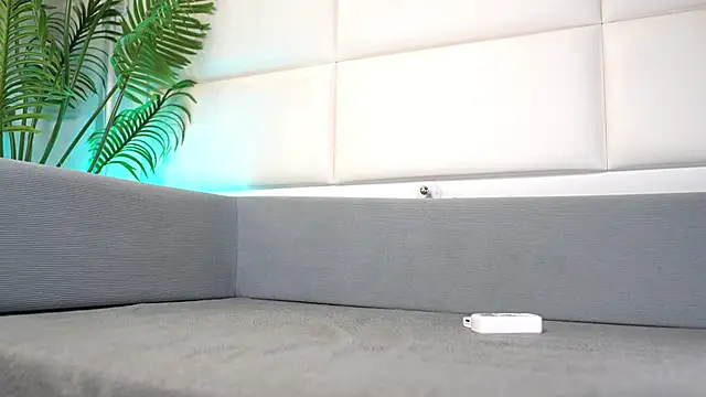 Snapshot of Juliadragon chatting on 12/05/25, 04:21 Juliadragon online show from 12/05/25, 04:21