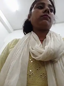 Snapshot of Simmi-00 chatting on 05/14/26, 04:08 Simmi-00 online show from 05/14/26, 04:08