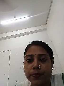 Snapshot of Simmi-00 chatting on 05/15/26, 06:20 Simmi-00 online show from 05/15/26, 06:20