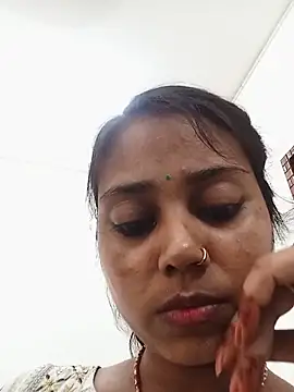 Snapshot of Simmi-00 chatting on 05/22/26, 09:48 Simmi-00 online show from 05/22/26, 09:48