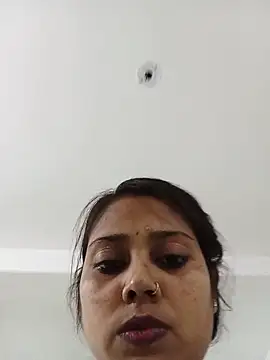 Snapshot of Simmi-00 chatting on 05/27/26, 06:32 Simmi-00 online show from 05/27/26, 06:32