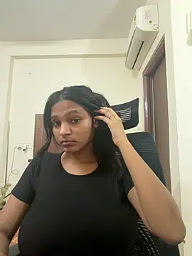 Snapshot of PIHU01990 chatting on 04/30/26, 02:56 PIHU01990 online show from 04/30/26, 02:56