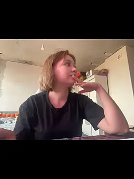 Snapshot of SuzieAllen chatting on 04/30/26, 02:23 SuzieAllen online show from 04/30/26, 02:23