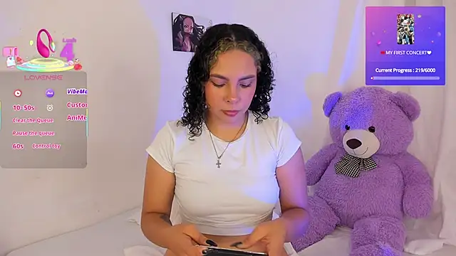 Snapshot of Violetta_cam_ chatting on 05/23/26, 02:28 Violetta cam online show from 05/23/26, 02:28