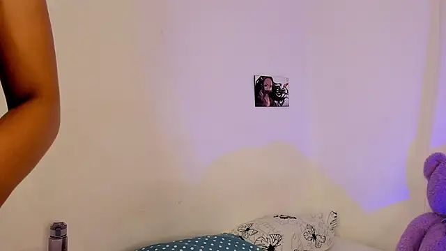 Snapshot of Violetta_cam_ chatting on 06/05/26, 02:29 Violetta cam online show from 06/05/26, 02:29