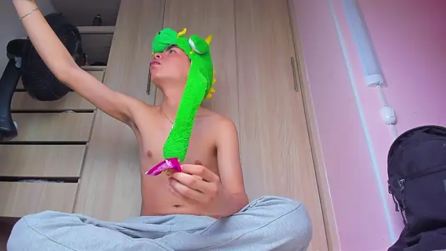 Snapshot of Asher_Young chatting on 06/13/26, 09:24 Asher Young online show from 06/13/26, 09:24