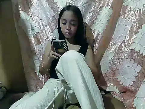 Snapshot of Yours_AsianPinayGirl18 chatting on 05/19/26, 09:48 Yours AsianPinayGirl18 online show from 05/19/26, 09:48