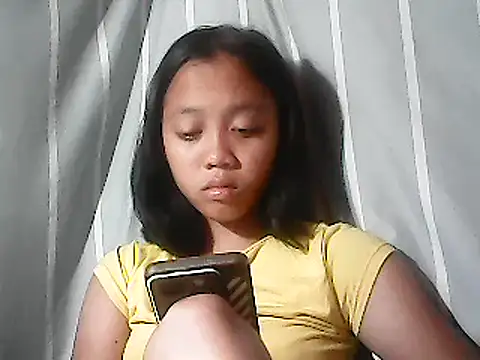 Snapshot of Yours_AsianPinayGirl18 chatting on 06/05/26, 10:04 Yours AsianPinayGirl18 online show from 06/05/26, 10:04