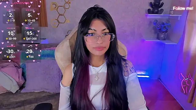 Snapshot of mia_smoke_ chatting on 06/12/26, 04:50 mia smoke online show from 06/12/26, 04:50
