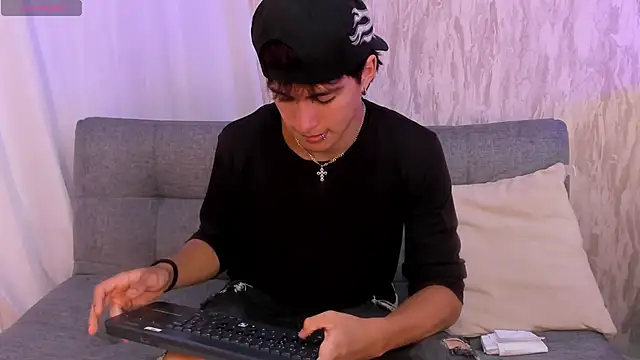 Liam Grayson  online show from 05/08/26, 02:22
