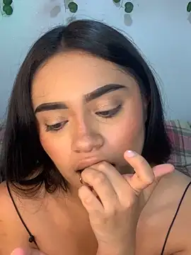 Snapshot of angiee_boo1 chatting on 05/02/26, 12:37 angiee boo1 online show from 05/02/26, 12:37